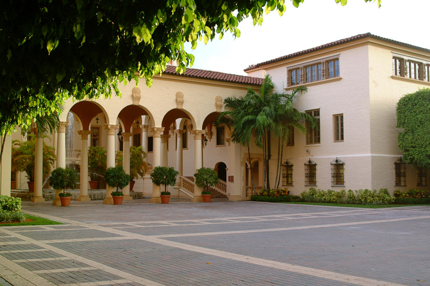  Bitmore Hotel